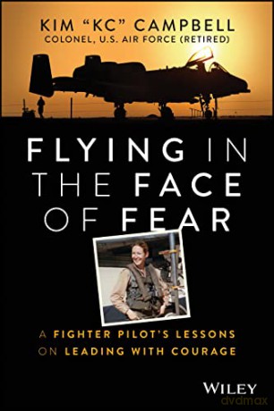 Flying in the Face of Fear: A Fighter Pilot's Lessons on Leading with Courage - Kim Campbell [KSIĄŻKA]