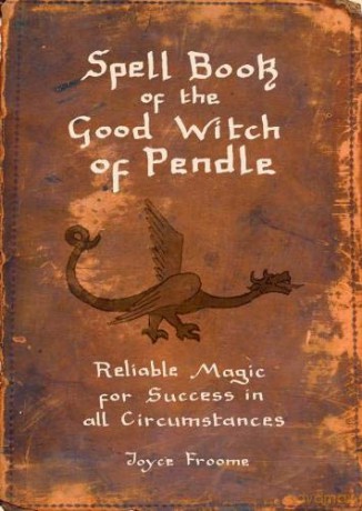 Spell book of the Good Witch of Pendle: Reliable magic for Success in all Circumstances - Joyce Froome [KSIĄŻKA]