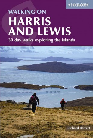 Walking on Harris and Lewis: 30 day walks exploring the islands - Richard Barrett [KSIĄŻKA]