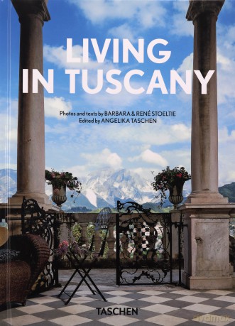 Living in Tuscany [KSIĄŻKA]