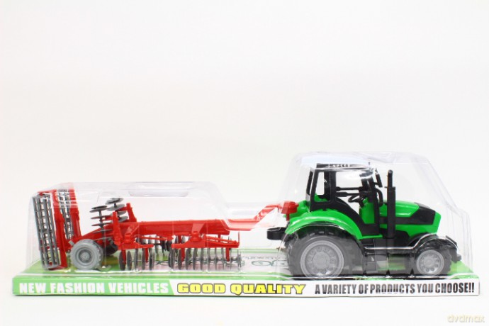 Traktor z maszyną rolniczą 68973