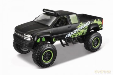 MAISTO 21205 Rebels 1999 Chevrolet Silv. czarno zielony