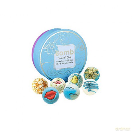 Bomb Cosmetics Cosmetic set in a cardboard box Cyan sky