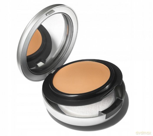 MAC Cosmetics Compact make-up Studio Fix (Tech Cream-to-Powder Foundation) 10 g - Shade: NC17