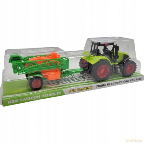 Traktor z opryskiwaczem