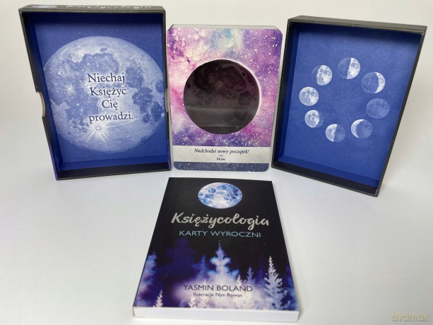 Księżycologia - Yasmin Boland, Nyx Rowan [KSIĄŻKA]