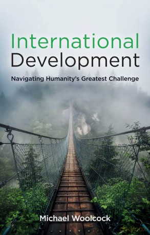 International Development: Navigating Humanity's Greatest Challenge - Michael Woolcock [KSIĄŻKA]