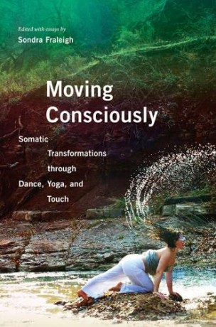 Moving Consciously: Somatic Transformations through Dance, Yoga, and Touch - Fraleigh [KSIĄŻKA]
