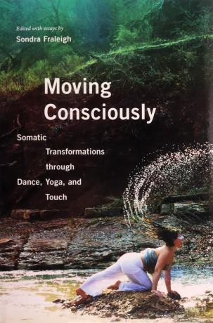 Moving Consciously: Somatic Transformations through Dance, Yoga, and Touch - Fraleigh [KSIĄŻKA]