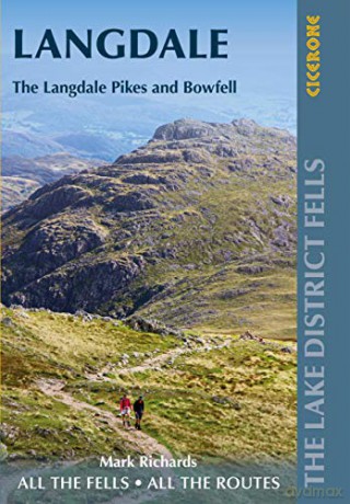 Walking the Lake District Fells - Langdale: The Langdale Pikes and Bowfell - Mark Richards [KSIĄŻKA]