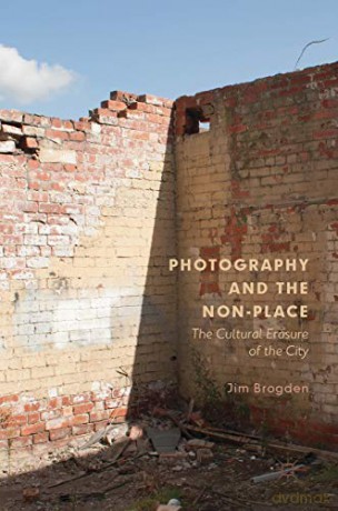 Photography and the Non-Place: The Cultural Erasure of the City - Jim Brogden [KSIĄŻKA]