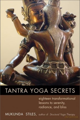 Tantra Yoga Secrets: Eighteen Transformational Lessons to Serenity, Radiance,and Bliss - Mukunda Stiles [KSIĄŻKA]
