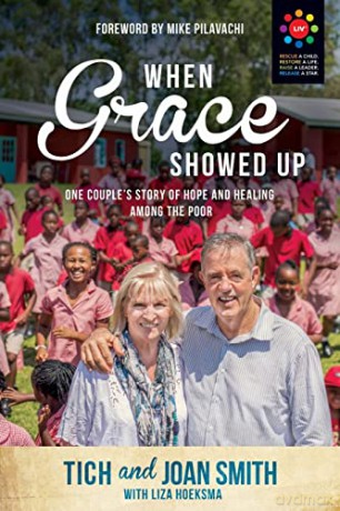 When Grace Showed Up: One Couple's Story of Hope and Healing among the Poor - Tich Smith [KSIĄŻKA]