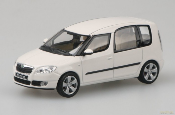 ABREX Skoda Roomster (white candy uni) 143AB007E [MODELARSTWO]
