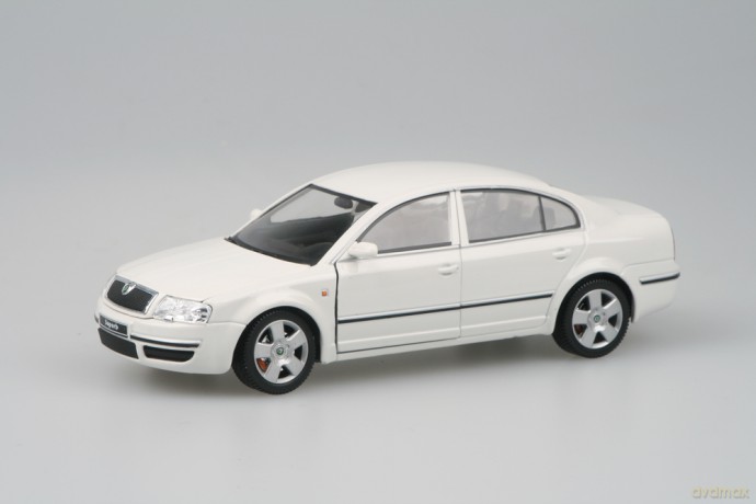 ABREX Skoda Superb (white candy uni) 124AB003E [MODELARSTWO]