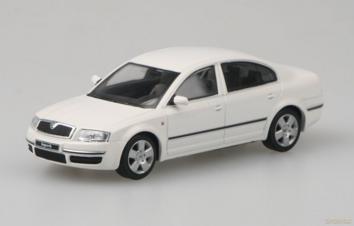 ABREX Skoda Superb (white candy uni) 143AB003E [MODELARSTWO]
