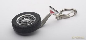 AUTOART Toyota 2000 GT Wheel Keychain. 41566 [MODELARSTWO]