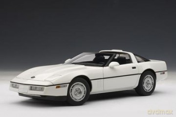 AUTOART Chevrolet Corvette 1986 (white) 71243 [MODELARSTWO]
