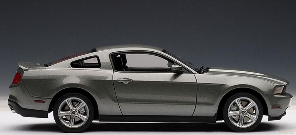 AUTOART Ford Mustang GT 2010 72911 [MODELARSTWO]