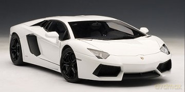 AUTOART Lamborghini Aventador LP7004 74663 [MODELARSTWO]