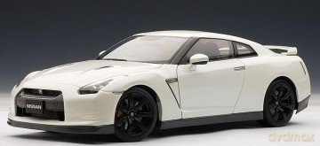 AUTOART Nissan GTR (R35) (white pearl) 77392 [MODELARSTWO]