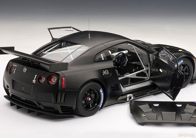 AUTOART Nissan GTR GT1 FIAGT 2010 81077 [MODELARSTWO]