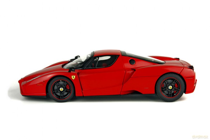 BBR Ferrari Enzo 2002 (race red 322) HE180001CH [MODELARSTWO]