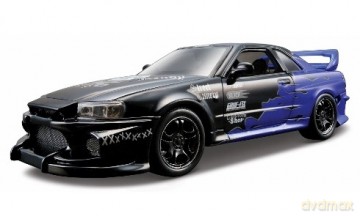 BBURAGO Nissan Skyline R34 Street Tuners 18-23004 [MODELARSTWO]