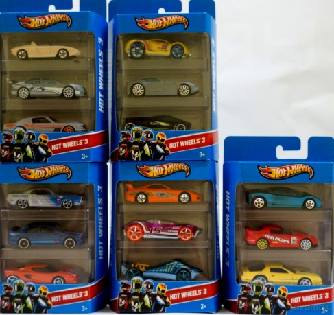 HOT WHEELS Zestaw trzech samochodów K5904 (wysyłka losowa) [ZABAWKA]