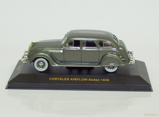 IXO Chrysler Airflow Sedan 1936 MUS033 [MODELARSTWO]