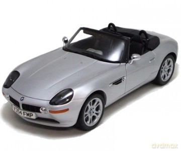 KYOSHO BMW Z8 007 James Bond 08601S [MODELARSTWO]