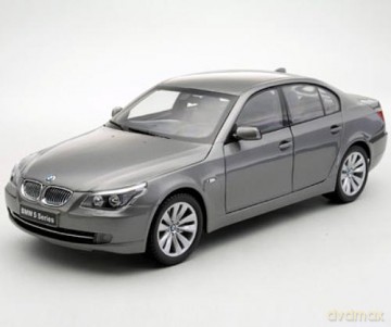 KYOSHO BMW 550i Sedan Face Lift (gray) 08594GR [MODELARSTWO]