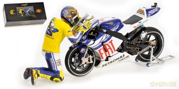 MINICHAMPS Yamaha YZRM1 #46 122103146 [MODELARSTWO]