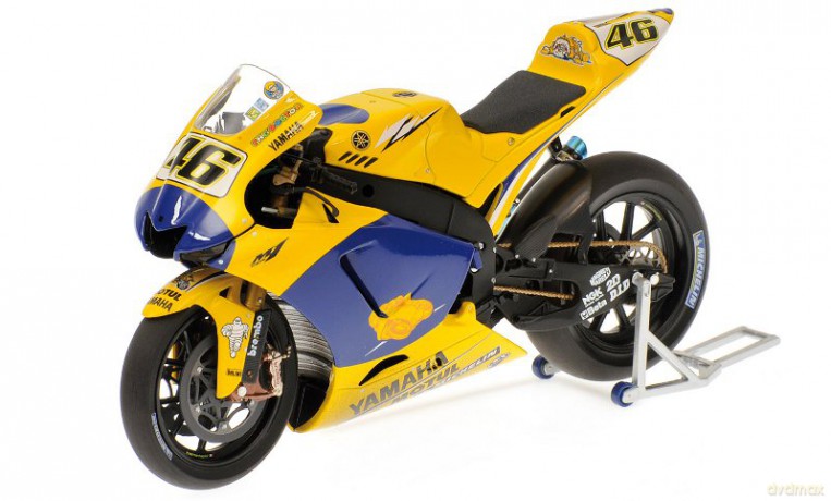 MINICHAMPS Yamaha YZRM1 #46 122063096 [MODELARSTWO]