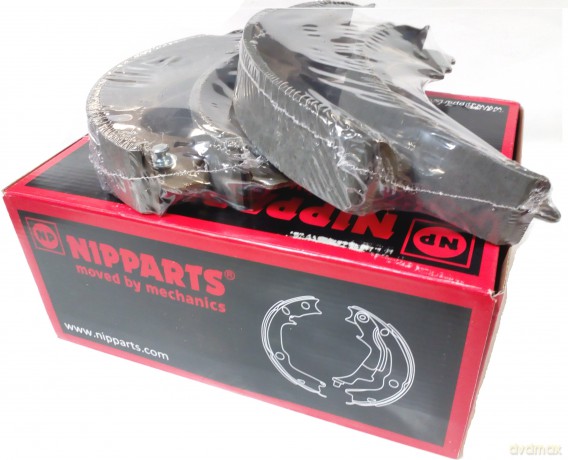 Zestaw szczęk hamulcowych, hamulec postojowy Nipparts J3500318 Hyundai