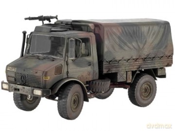 REVELL Unimog (Lkw 2t tmilgl) 3082 [MODELARSTWO]
