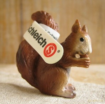SCHLEICH JEDZĄCA WIEWIÓRKA 14252 [ZABAWKA]