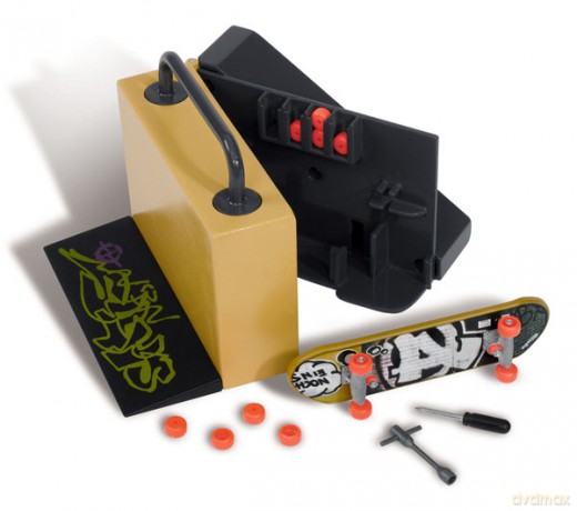 SIMBA Skatepark to Go Mini Deskorolka 1033304549 [ZABAWKA]