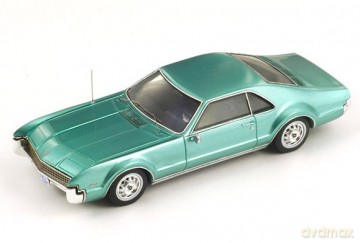 SPARK Oldsmobile Toronado 1966 (green) S2952 [MODELARSTWO]
