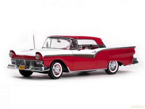 SUN STAR Ford Fairlane Skyliner 1957 1331 [MODELARSTWO]