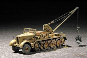 TRUMPETER Drehkran 6t auf Zugkraftwagen 7253 [MODELARSTWO]