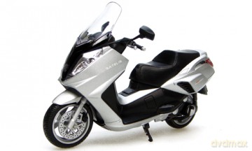 UNIVERSAL HOBBIES Peugeot Satelis 125 1960 [MODELARSTWO]