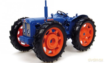 UNIVERSAL HOBBIES Ford County Super 4 2787 [MODELARSTWO]