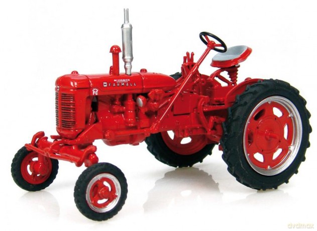 UNIVERSAL HOBBIES IH Mc Cormick Farmall 6082 [MODELARSTWO]
