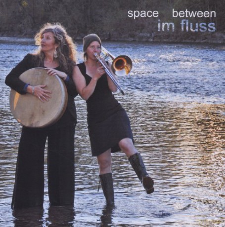 Space Between: Im Fluss [CD]