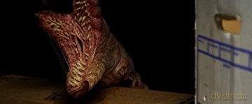 It Crawls Beneath [Blu-Ray]