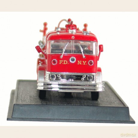 Strażackie Giganty. Największe Wozy Strażackie Świata 01: Mack C Pumper [KSIĄŻKA]+[MODEL]