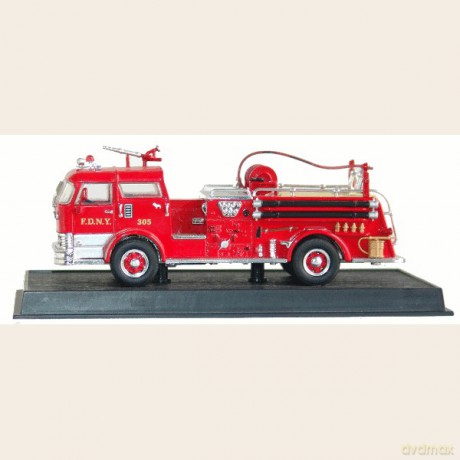 Strażackie Giganty. Największe Wozy Strażackie Świata 01: Mack C Pumper [KSIĄŻKA]+[MODEL]