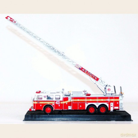 Strażackie Giganty. Największe Wozy Strażackie Świata 02: Seagrave Rear Mount Ladder [KSIĄŻKA]+[MODEL]
