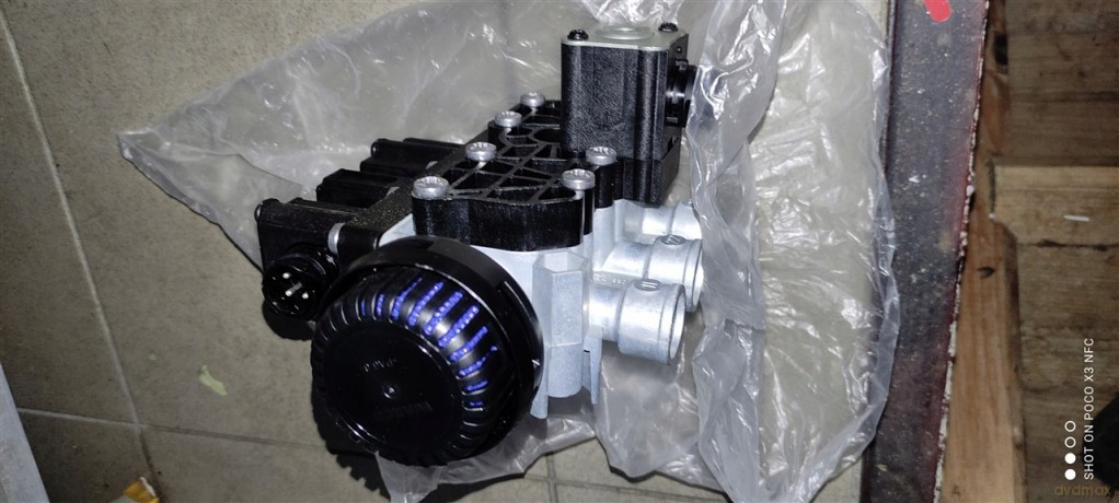 Wabco 4728800640 Blok zaworu sterującego suwakowego, zawieszenie powietrzne Mercedes VW Volvo